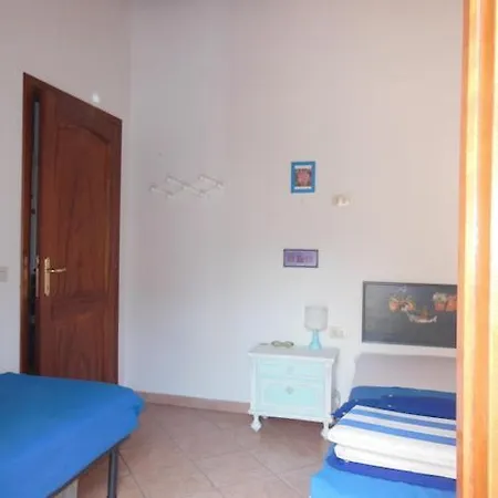Villino Janna Di La Chessa Apartment